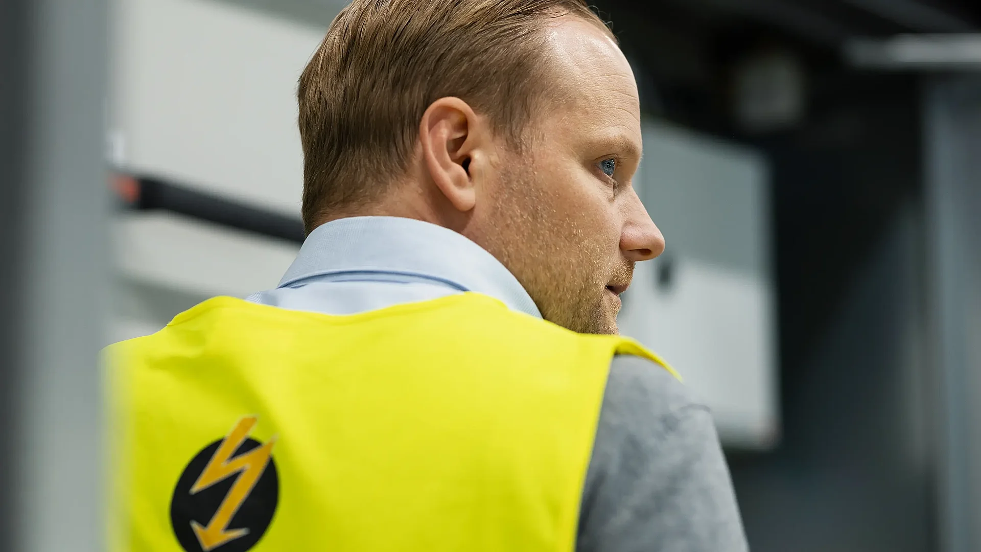 Linus Olofsson stands in front of a switchgear