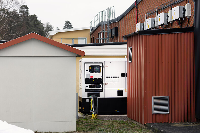 Backup power generator at Holtab